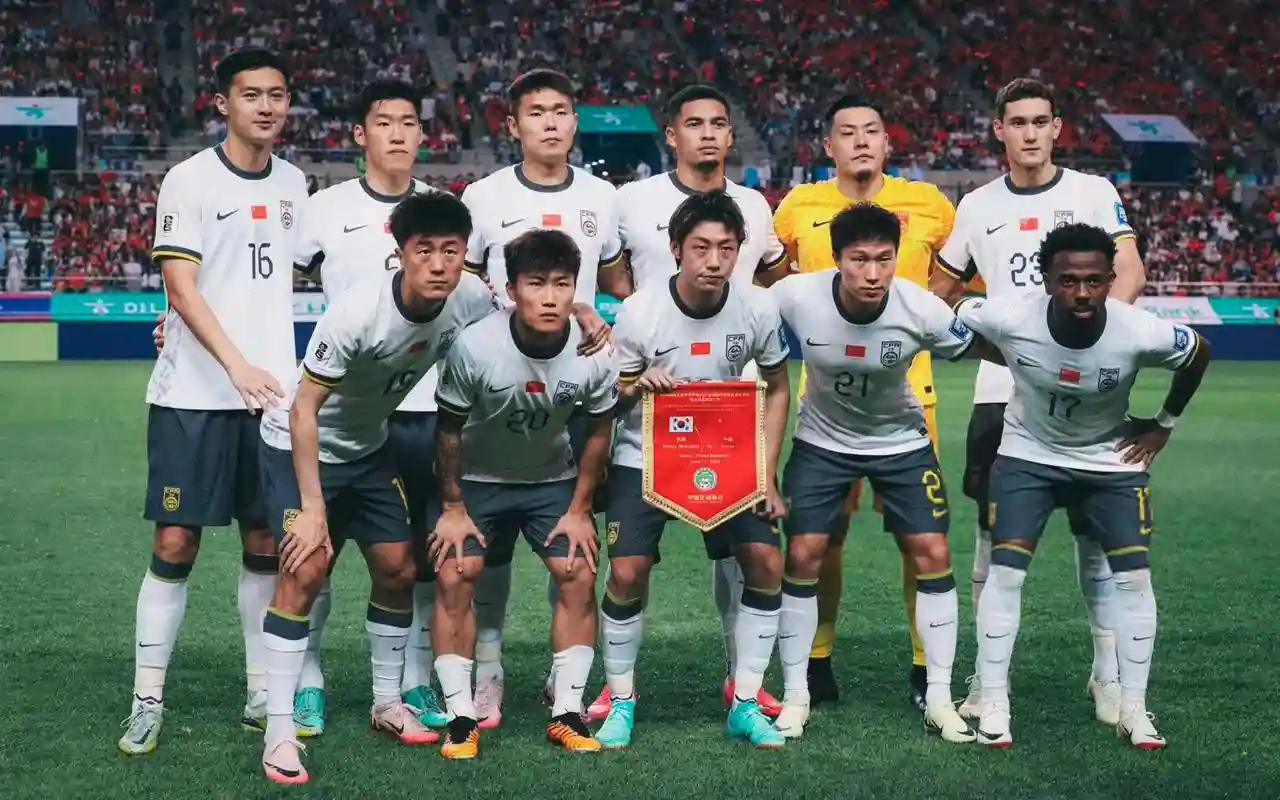 国足当年阵容插图1
