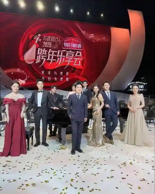 跨年创意阵容插图