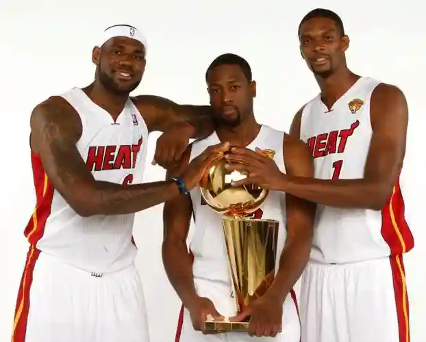 热火三巨头赛季阵容搭配,热火三巨头30+10插图 热火三巨头赛季阵容搭配,热火三巨头30+10插图