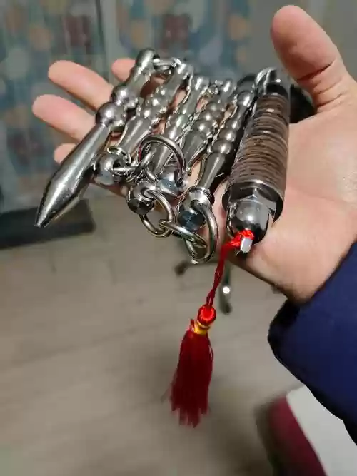 武器鞭子的名称,鞭类武器插图 武器鞭子的名称,鞭类武器插图